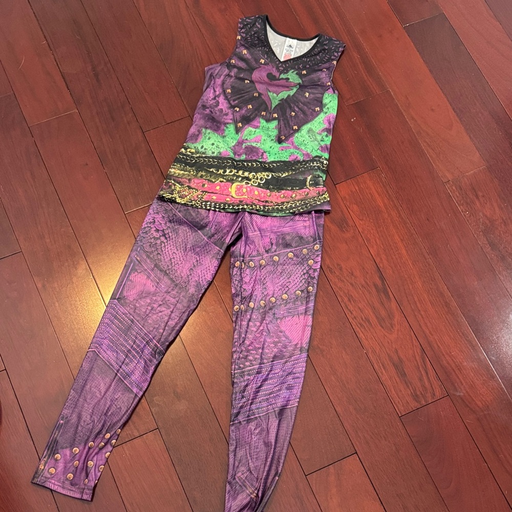 Disney store Mal Decendants costume in a girl’s 13